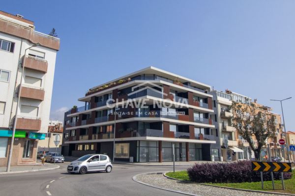 Apartamento T3 no centro de Espinho, penúltimo andar com vista Mar.