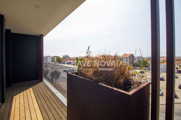 Apartamento T3 no centro de Espinho, penúltimo andar com vista Mar.