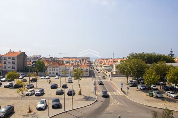 Apartamento T3 no centro de Espinho, penúltimo andar com vista Mar.