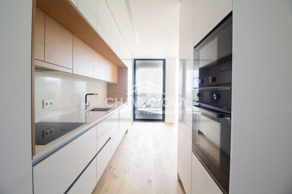 Apartamento T3 no centro de Espinho, penúltimo andar com vista Mar.