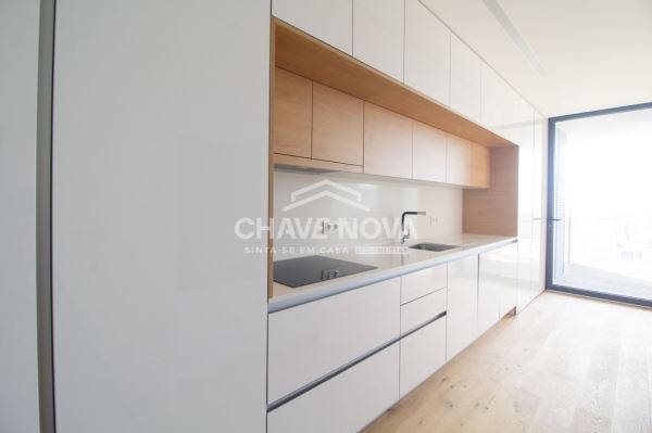Apartamento T3 no centro de Espinho, penúltimo andar com vista Mar.