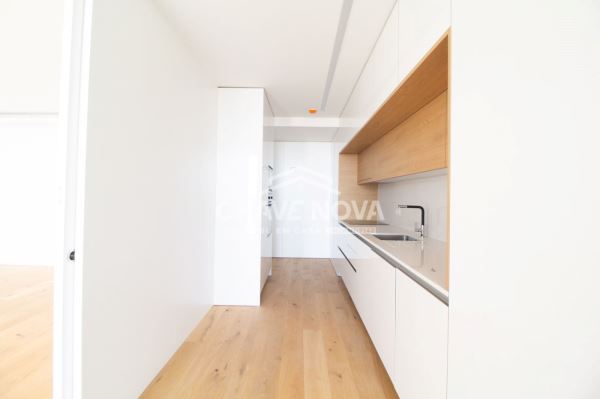 Apartamento T3 no centro de Espinho, penúltimo andar com vista Mar.
