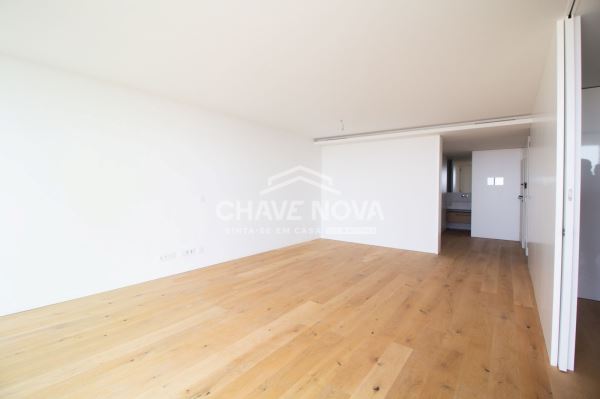 Apartamento T3 no centro de Espinho, penúltimo andar com vista Mar.