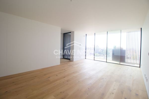Apartamento T3 no centro de Espinho, penúltimo andar com vista Mar.