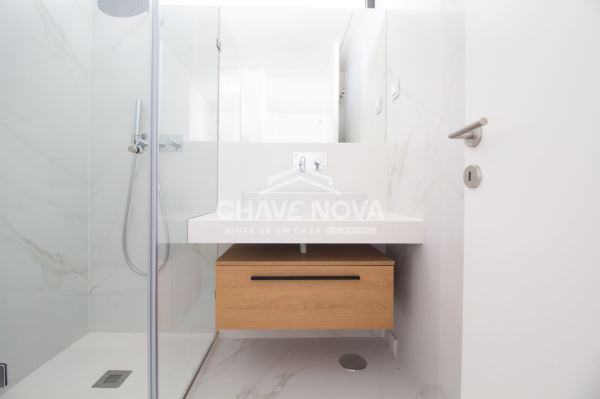 Apartamento T3 no centro de Espinho, penúltimo andar com vista Mar.