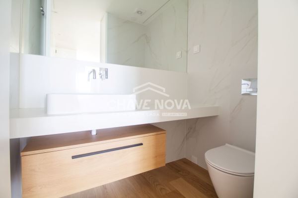 Apartamento T3 no centro de Espinho, penúltimo andar com vista Mar.