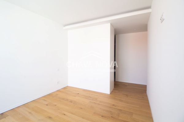 Apartamento T3 no centro de Espinho, penúltimo andar com vista Mar.