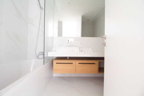Apartamento T3 no centro de Espinho, penúltimo andar com vista Mar.