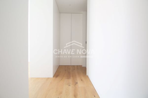 Apartamento T3 no centro de Espinho, penúltimo andar com vista Mar.