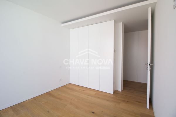 Apartamento T3 no centro de Espinho, penúltimo andar com vista Mar.