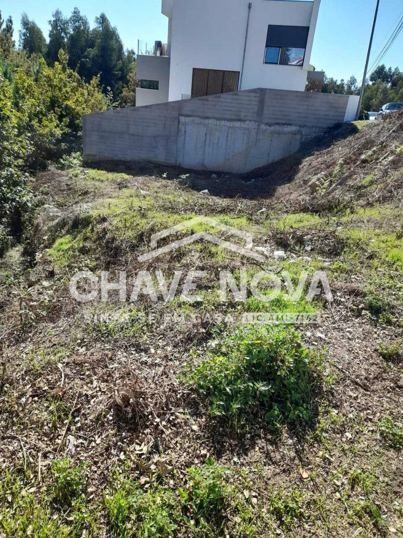 Lote de terreno para moradia de 4 frentes. Fânzeres. Gondomar