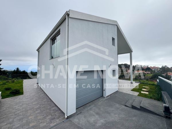 Moradia T3 Isolada na Calheta c/ Piscina para Venda