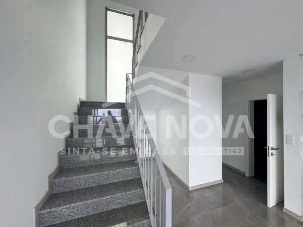 Moradia T3 Isolada na Calheta c/ Piscina para Venda