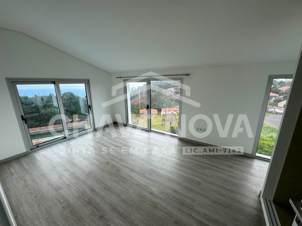 Moradia T3 Isolada na Calheta c/ Piscina para Venda
