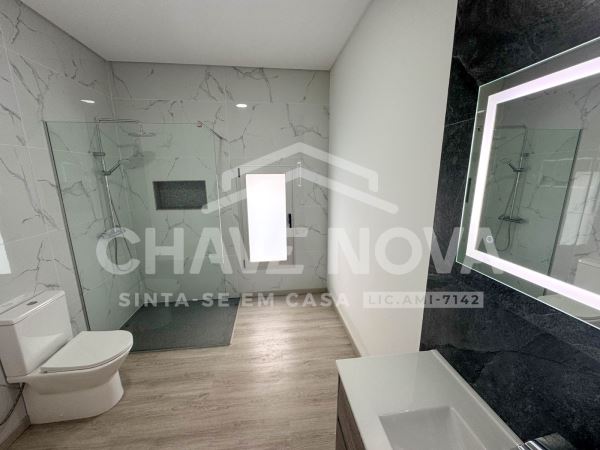 Moradia T3 Isolada na Calheta c/ Piscina para Venda