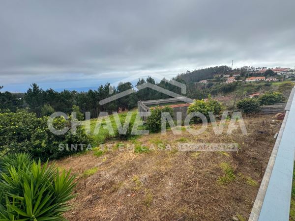 Moradia T3 Isolada na Calheta c/ Piscina para Venda