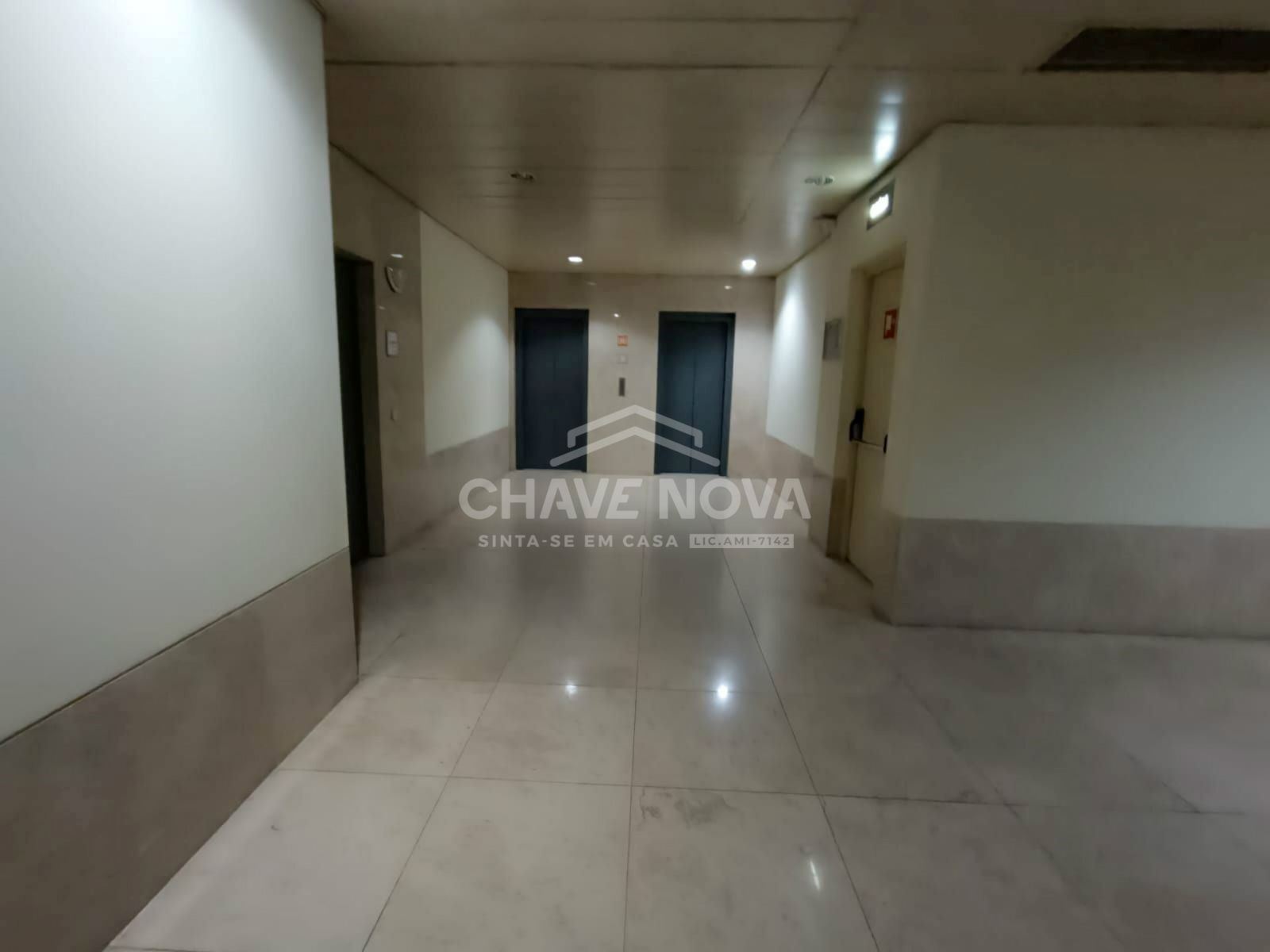 Escritório para Venda em Lordelo do Ouro e Massarelos Foto 14