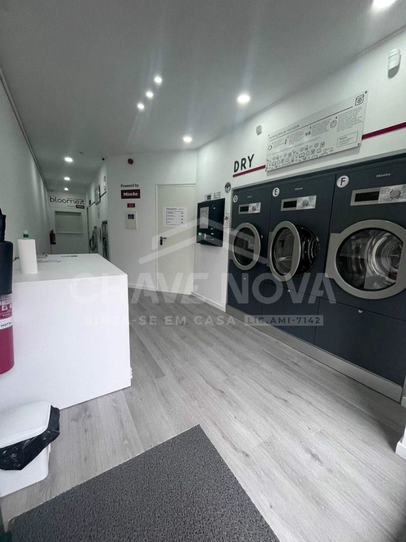 Espaço comercial - Lavandaria self-service para Trespasse em Sra da Hora - Matosinhos