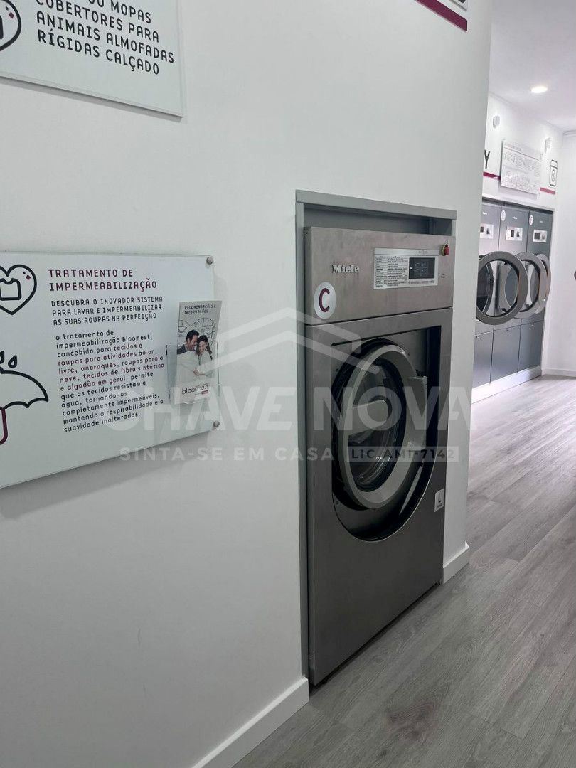 Espaço comercial - Lavandaria self-service para Trespasse em Sra da Hora - Matosinhos