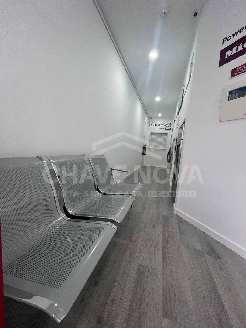 Espaço comercial - Lavandaria self-service para Trespasse em Sra da Hora - Matosinhos