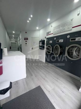 Espaço comercial - Lavandaria self-service para Trespasse em Sra da Hora - Matosinhos