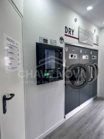 Espaço comercial - Lavandaria self-service para Trespasse em Sra da Hora - Matosinhos