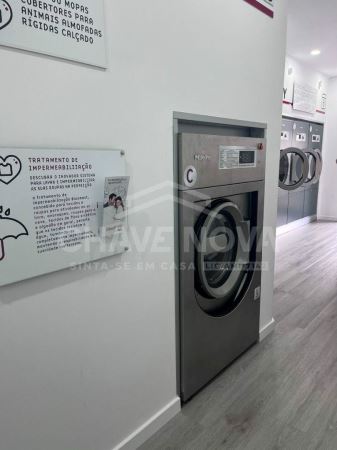 Espaço comercial - Lavandaria self-service para Trespasse em Sra da Hora - Matosinhos