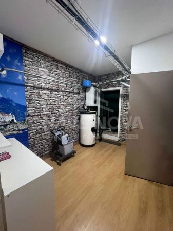 Espaço comercial - Lavandaria self-service para Trespasse em Sra da Hora - Matosinhos