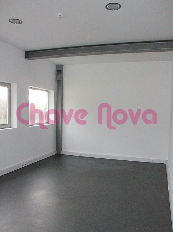 Armazém para Arrendamento em Sandim, Olival, Lever e Crestuma