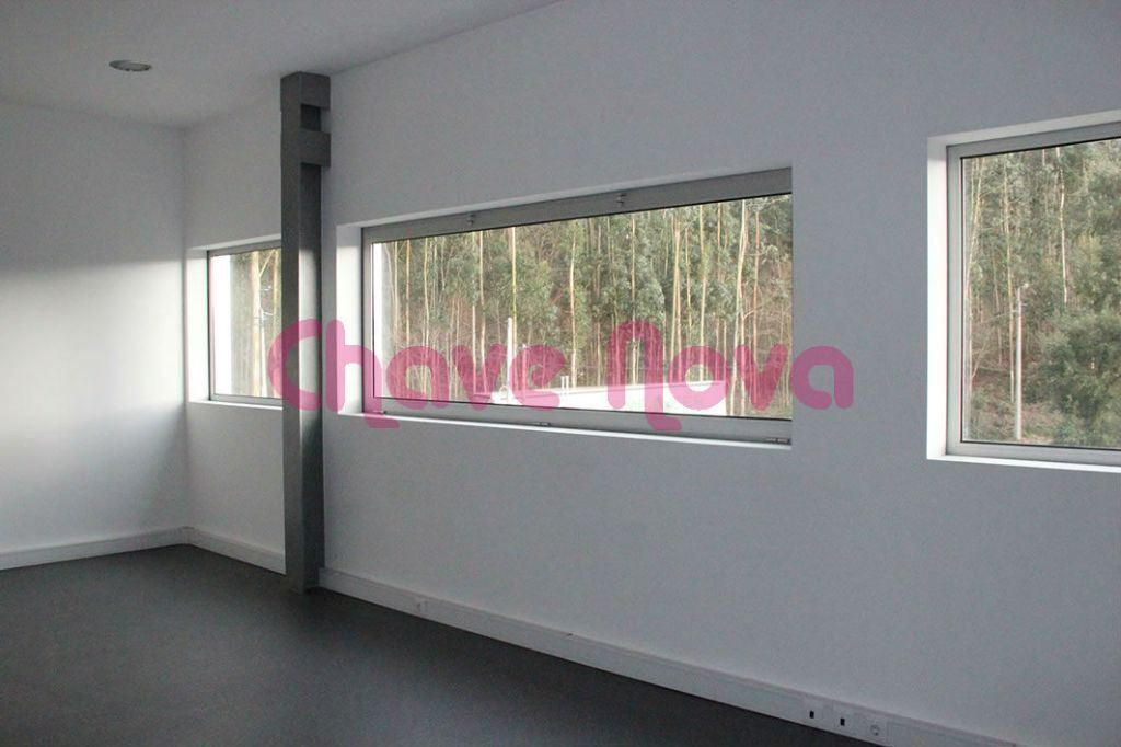 Armazém para Arrendamento em Sandim, Olival, Lever e Crestuma