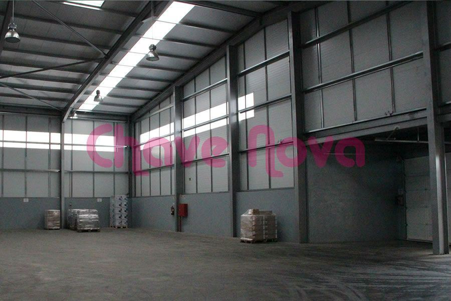 Armazém para Arrendamento em Sandim, Olival, Lever e Crestuma