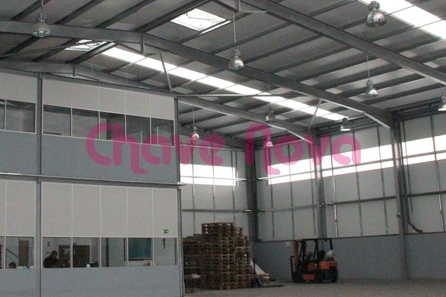 Armazém para Arrendamento em Sandim, Olival, Lever e Crestuma