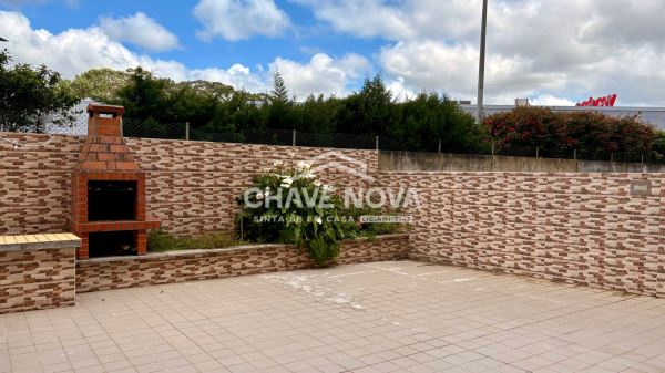 Apartamento T2 em RC Elevado, com Terraço 72m2, situado em São Félix da Marinha, perto da Praia.