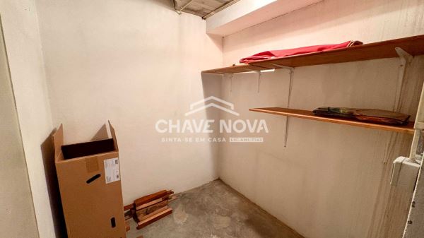 Apartamento T2 em RC Elevado, com Terraço 72m2, situado em São Félix da Marinha, perto da Praia.