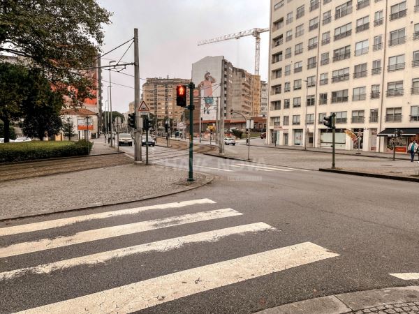 Trespasse de barbearia no centro de Matosinhos - Porto.