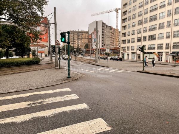 Trespasse de barbearia no centro de Matosinhos - Porto.