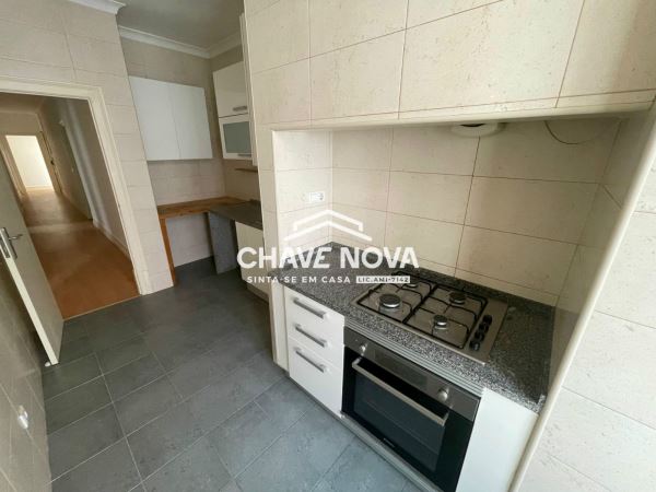 Apartamento T3 Renovado nas Avenidas Novas, Lisboa.