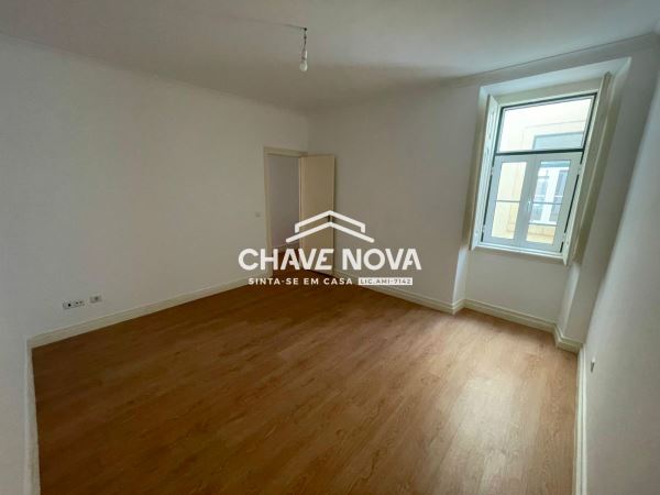 Apartamento T3 Renovado nas Avenidas Novas, Lisboa.