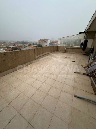 Apartamento T3 com Terraço na zona da Senhora do Porto, Porto