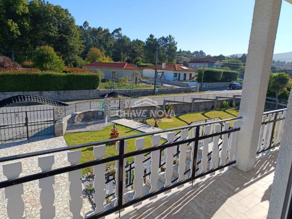 Moradia isolada T3, c/terreno ajardinado  de 4000m2 . Barcelos