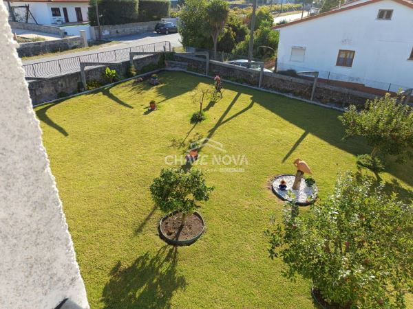 Moradia isolada T3, c/terreno ajardinado  de 4000m2 . Barcelos