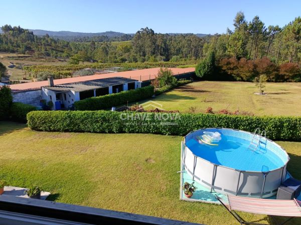 Moradia isolada T3, c/terreno ajardinado  de 4000m2 . Barcelos