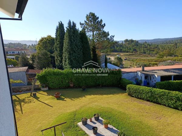 Moradia isolada T3, c/terreno ajardinado  de 4000m2 . Barcelos