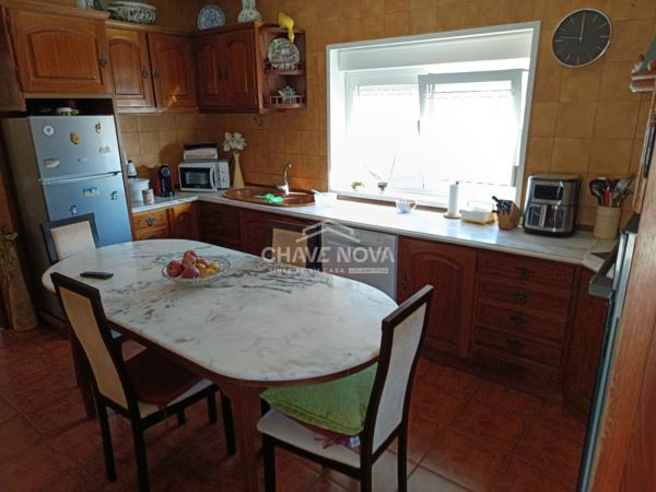 Moradia isolada T3, c/terreno ajardinado  de 4000m2 . Barcelos