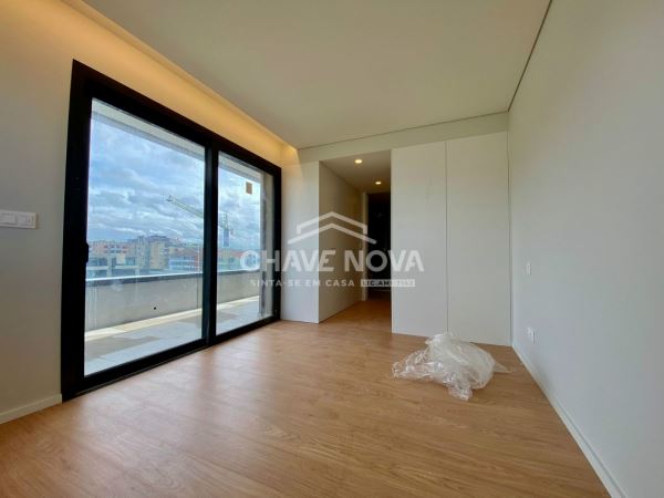 Apartamento T3 Novo c/ Lugar de Garagem Duplo em Canidelo 