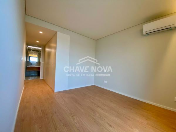 Apartamento T3 Novo c/ Lugar de Garagem Duplo em Canidelo 
