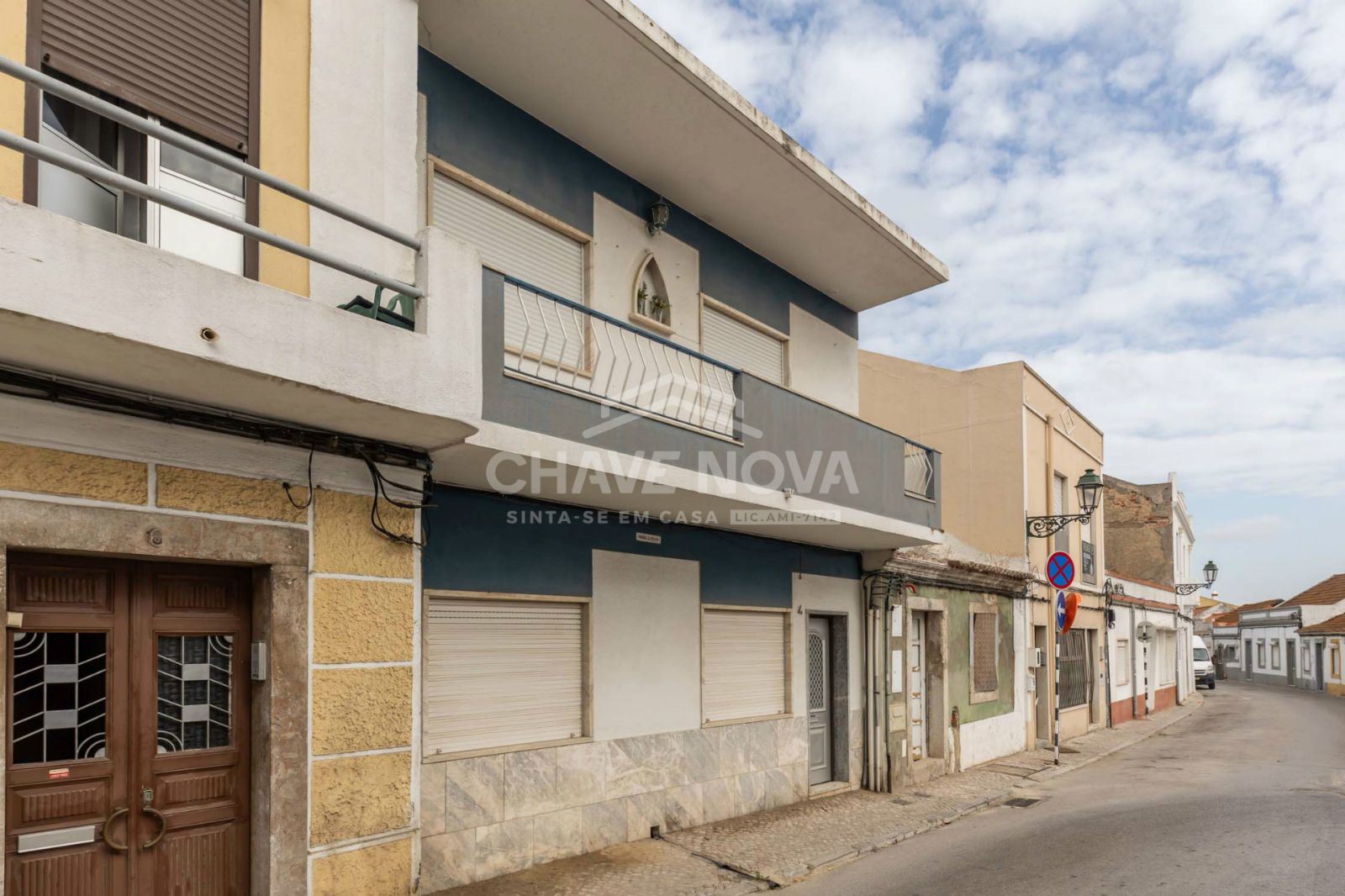 Apartamento T1 no rés-do-chão, com quintal, disponível para venda em Paio Pires.
