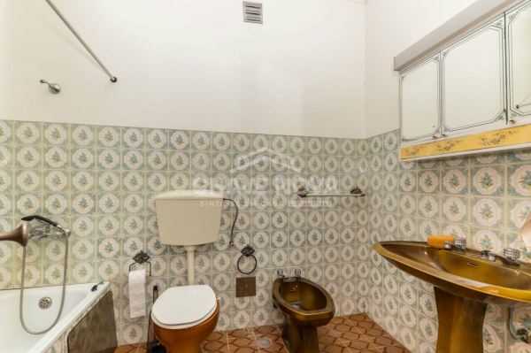 Apartamento T1 no rés-do-chão, com quintal, disponível para venda em Paio Pires.