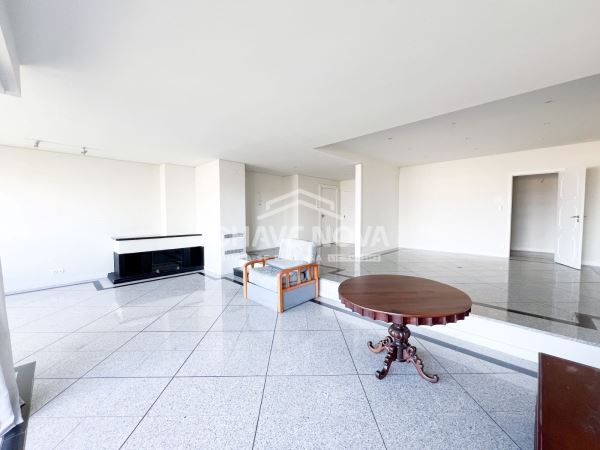 Arrendamento Apartamento T3+1 no Foco 