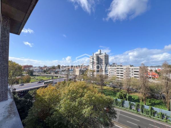 Arrendamento Apartamento T3+1 no Foco 